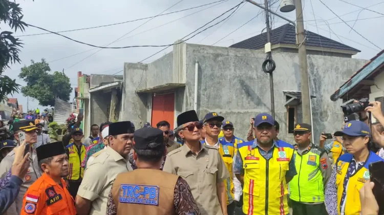 Kementrian PU Tinjau Lokasi Bencana Tanah Gerak desa Padasari Tegal